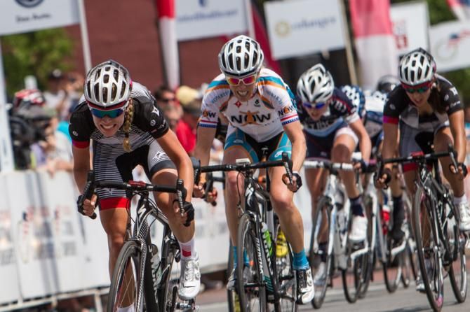 Tayler Wiles (Specialized-lululemon) chasing hard on the front group with one to go.