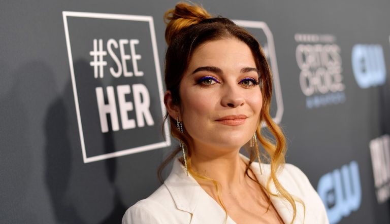Annie Murphy attends the 25th Annual Critics' Choice Awards at Barker Hangar on January 12, 2020 in Santa Monica, California.
