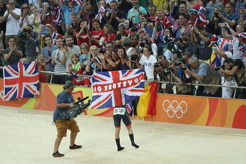 Laura Trott (Great Britain) celebrates her Omnium gold medal