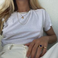 Woman wearing a white t-shirt and gold jewelry