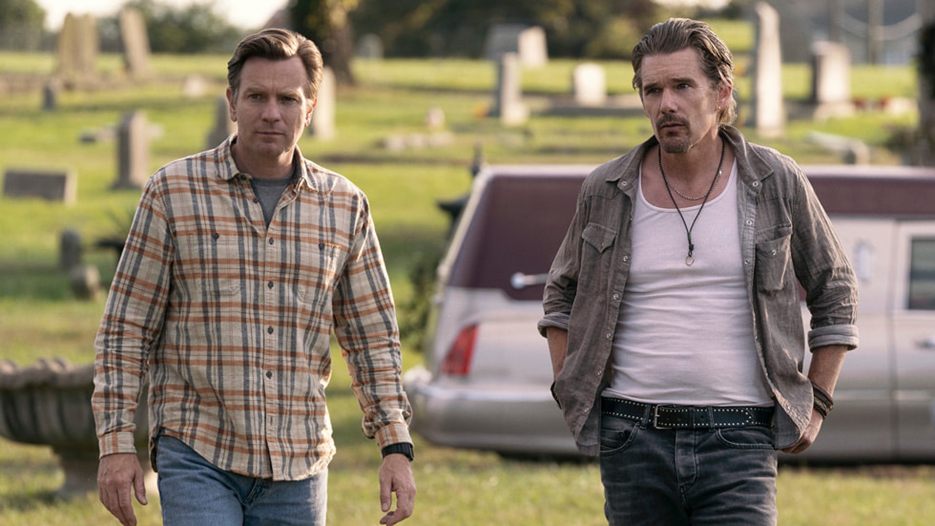 Ewan McGregor y Ethan Hawke en Raymond & Ray