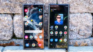 Samsung Galaxy S22 Ultra vs Google Pixel 6 Pro front