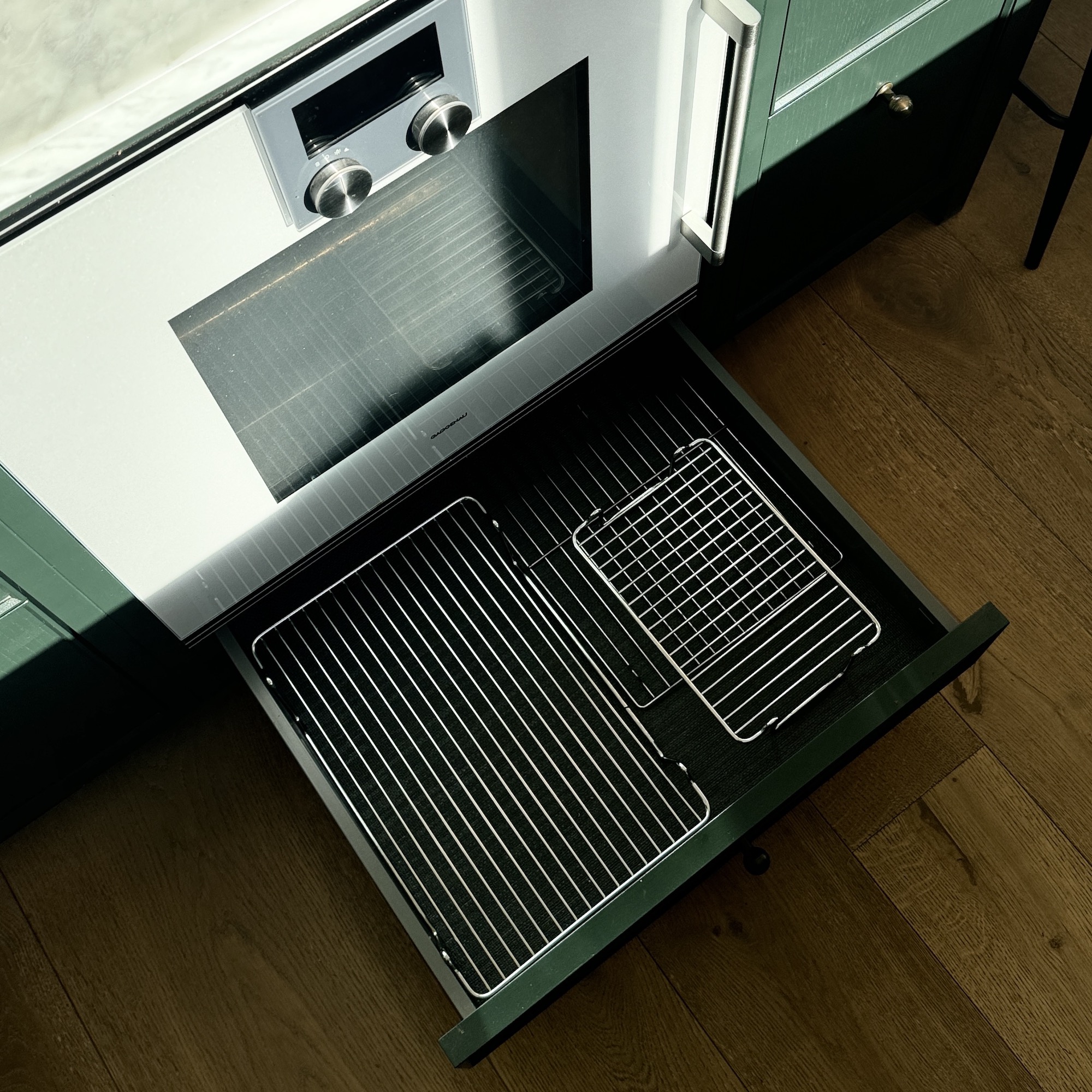 cooling racks in under oven drawer