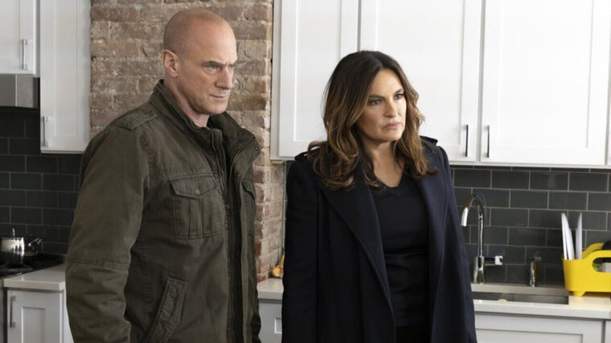 Law And Order: Organized Crime's Christopher Meloni Has Hugs For SVU's  Mariska Hargitay And More In Fun BTS Photos | Cinemablend