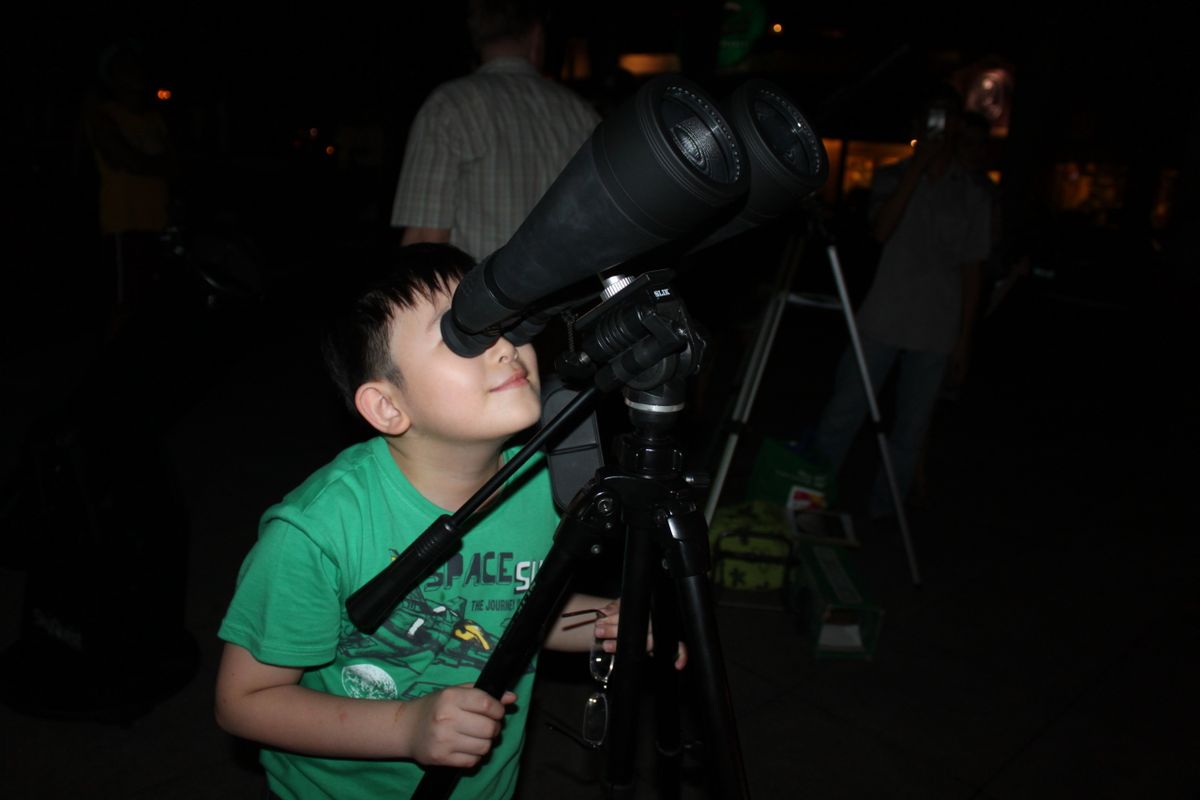 Awesome Binocular Astronomy with the help of Mobile Apps Space