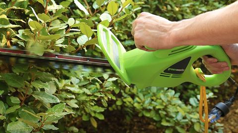 GreenWorks 22102 hedge trimmer review