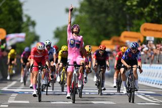 Stage 2 - Giro d'Italia Women: Maglia rosa Elisa Balsamo speeds to second win in a row in stage 2 bunch sprint