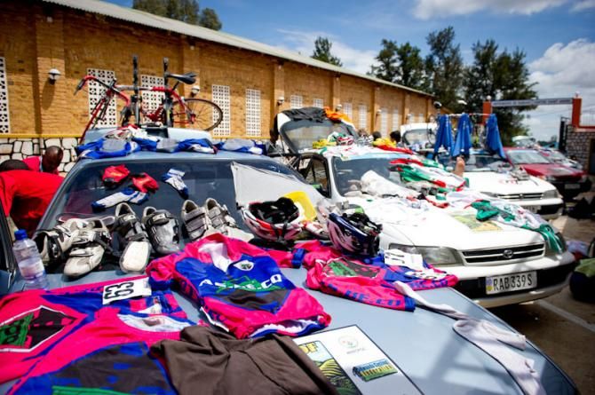 Between stage 2 and stage 3, riders dry their jerseys on the top of team cars