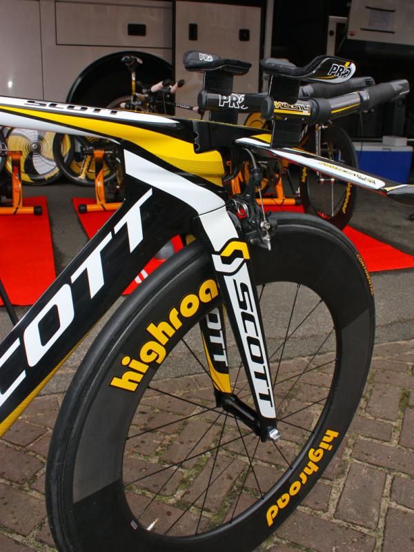The front end of Marco Pinotti's (HTC-Columbia) Scott Plasma 3 boasts clean lines for fast aerodynamics.
