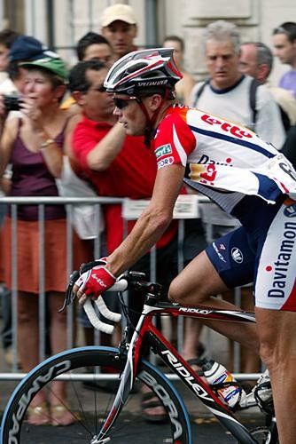 Chris Horner (Davitamon-Lotto) rolls in after a long hard day.