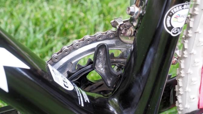 The built-in chain catcher is on hand in case of a thrown chain