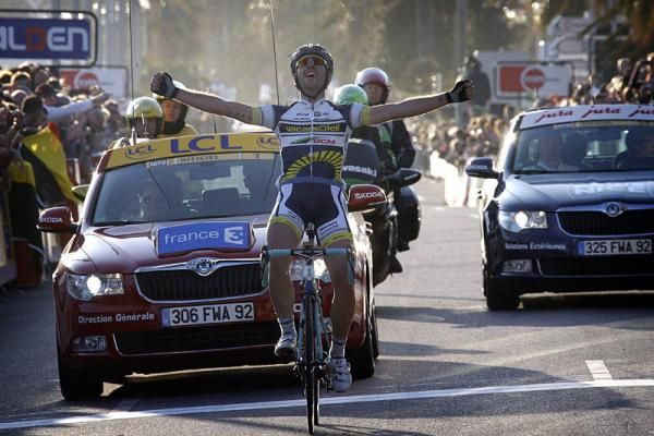 Thomas De Gendt (Vacansoleil-DCM) win his second Paris-Nice stage in as many years.