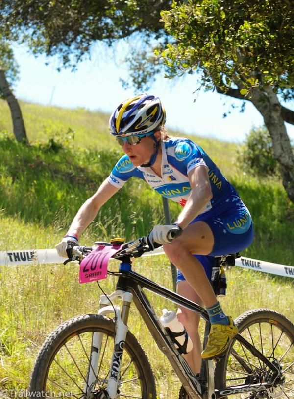 Catharine Pendrel (Luna Pro Team) sets the pace