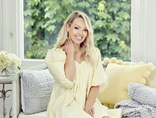 Katie Piper, glamorous and relaxed in a lovely yellow dress. 