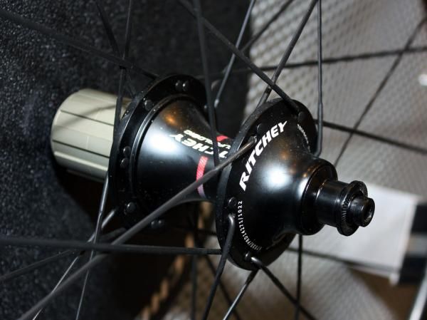 Crow's-foot spoke lacing on the driveside is intended to boost lateral stiffness on the back wheel.