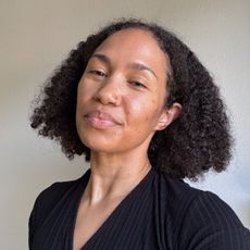 A beauty editor uses Gisou's Honey Gloss Collagen Drops
