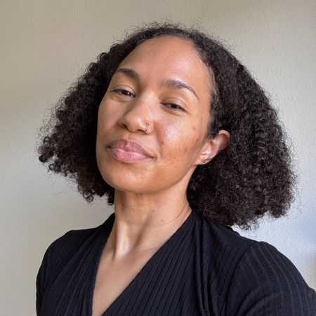 A beauty editor uses Gisou's Honey Gloss Collagen Drops