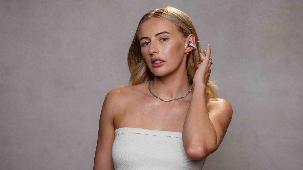 Shokz x Chloe Kelly Limited Edition Clutch OpenDots 2