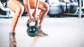 Woman using the Yes4All kettlebell