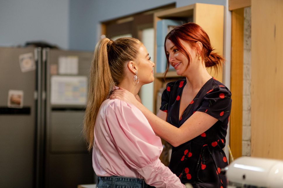 Neighbours Spoilers: WHO Catches Nicolette Stone And Chloe Brennan ...