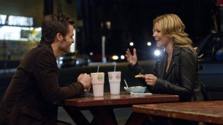 Chris Pine and Elizabeth Banks in People Like Us