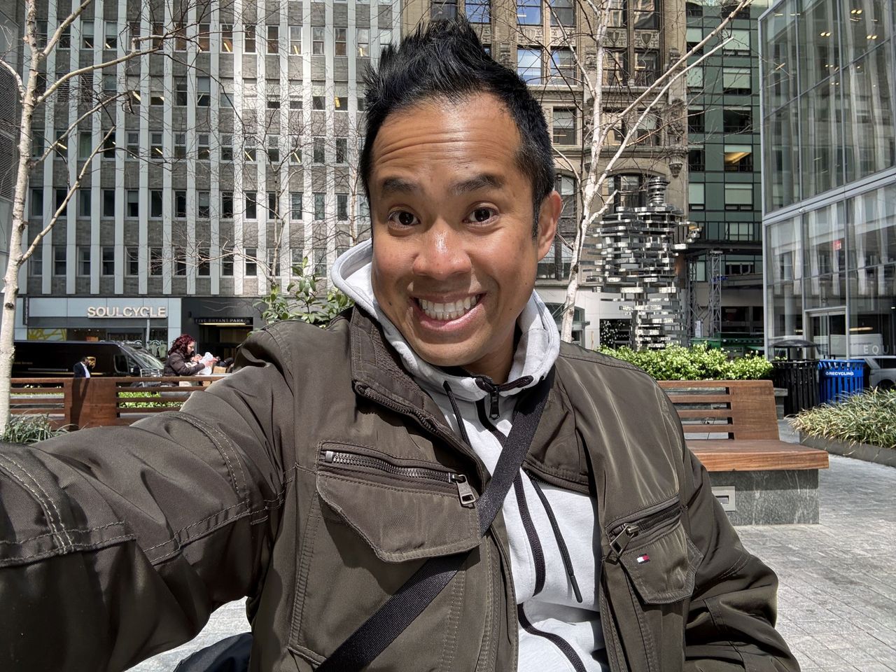 Apple iPhone 16e selfie sample.