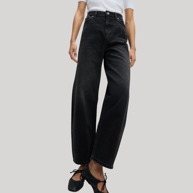 Mid Rise Barrel Jeans on model