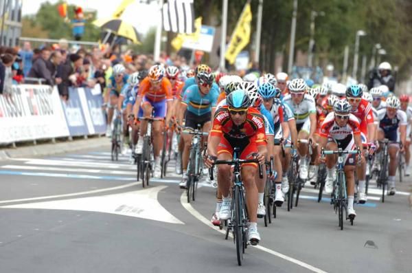 Juan Antonio Flecha (Spain) leads the peloton