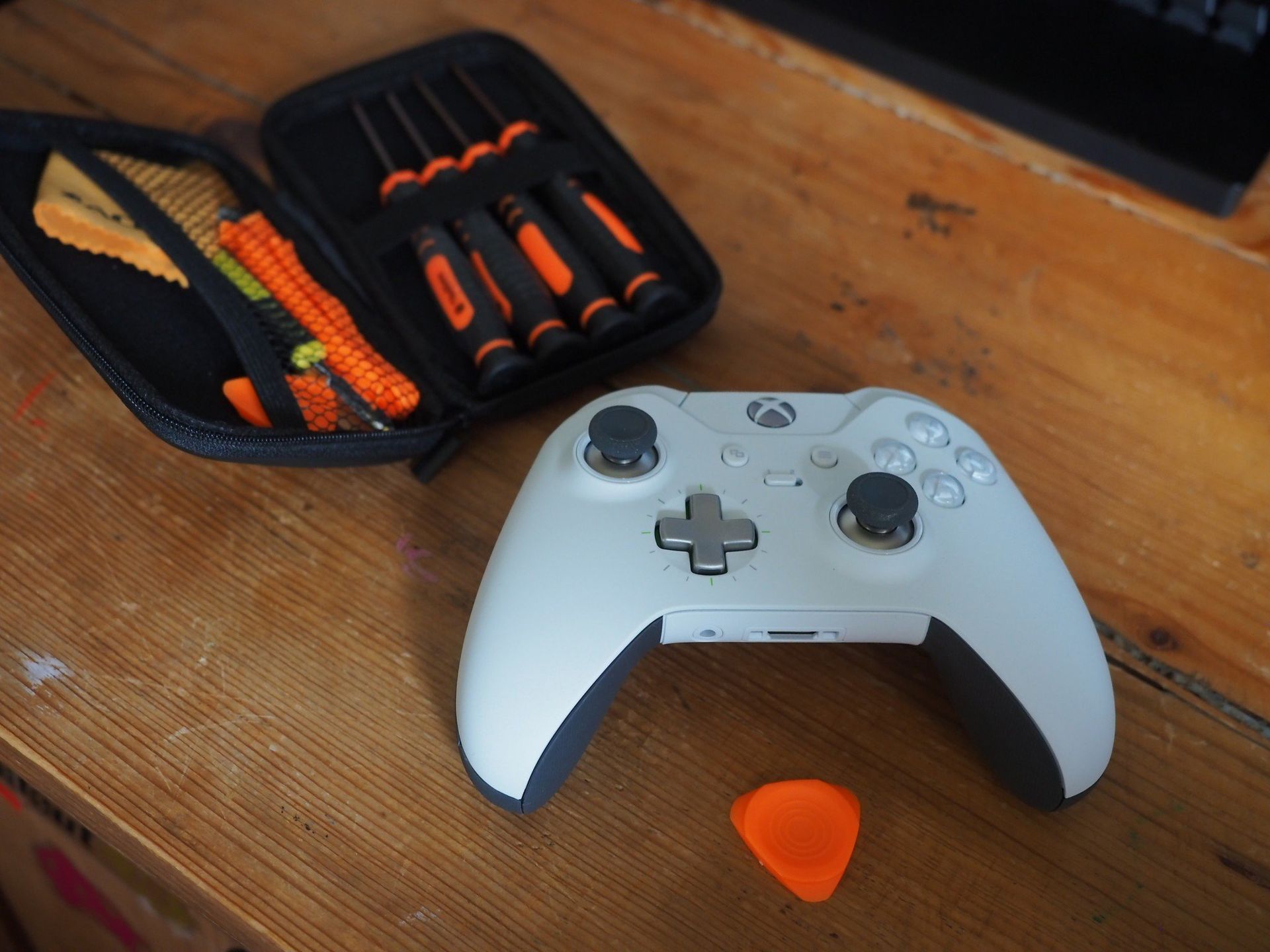 How to take apart xbox controller