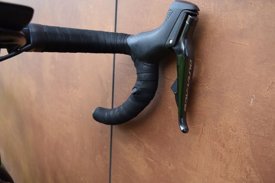Sprint shifter buttons are located on the drops of the Langma