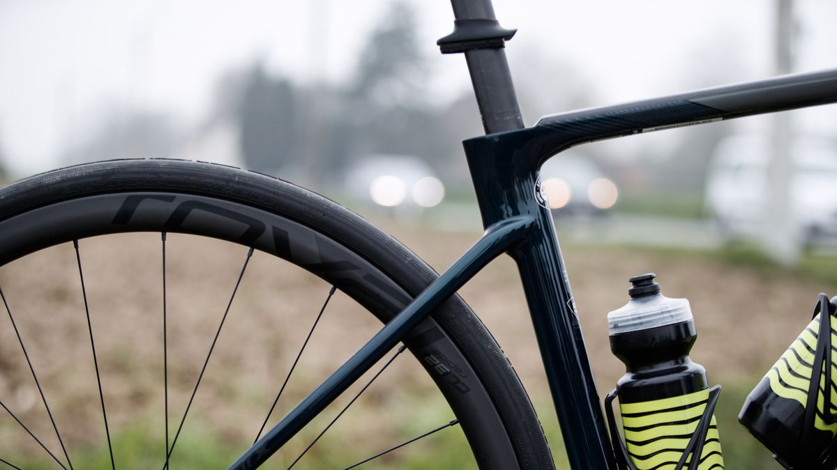 A rubber sheath on the seat post can be lifted to access the seat post clamp bolt