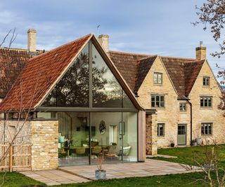 Glass extension to Georgian farmhouse made from sandstone