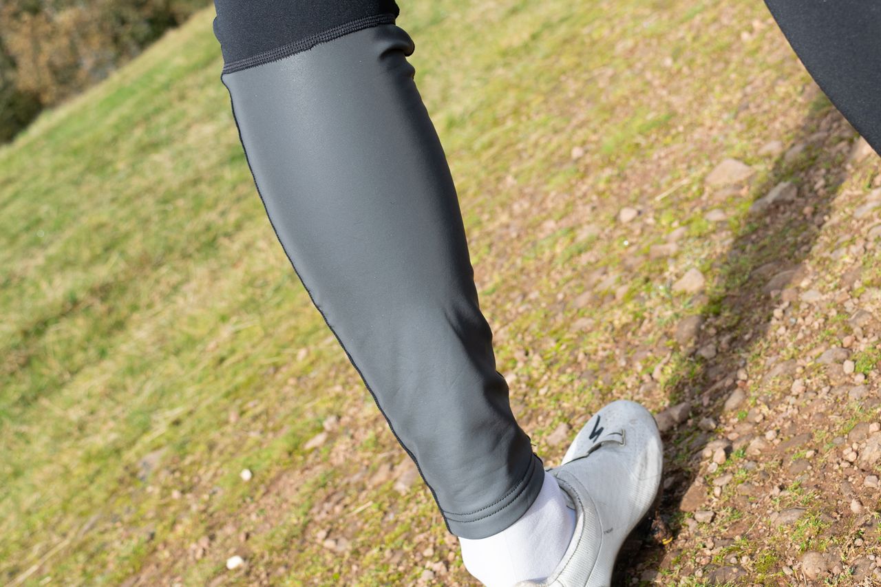 A man wearing a pair of POC Cargo bibtights
