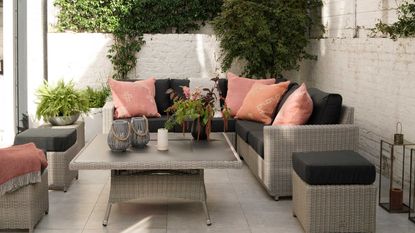moda furnishings furniture in courtyard garden ideas