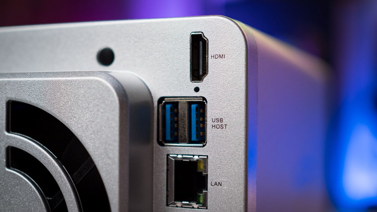 TerraMaster F5-422 10GbE NAS review