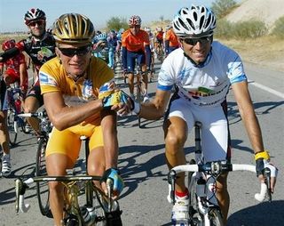 Vino and Valverde shake hands during the last stage
