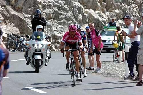 Jan Ullrich (T-Mobile Team) and Jorg Jaksche (W&uuml;rth) trail Gil on the final climb.