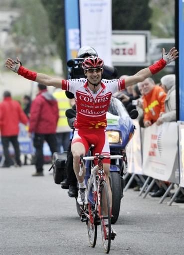 David Moncoutie (Cofidis) celebrates his win atop Mont Faron in the Tour M&eacute;diterran&eacute;en's final stage.