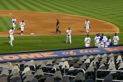 Mets walk off the field