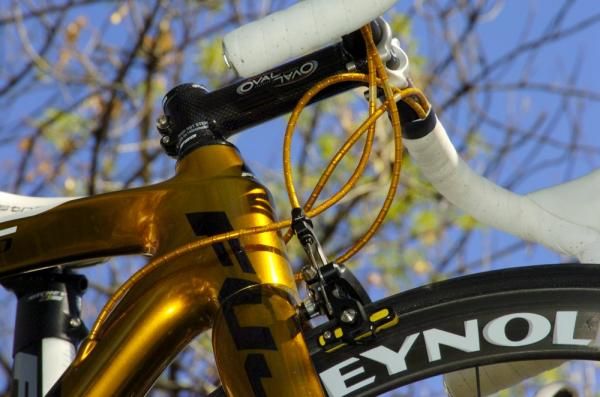 The Fuji SST 1.0 Aero of Manuel Cardoso had cabling to match the unusual paint scheme.
