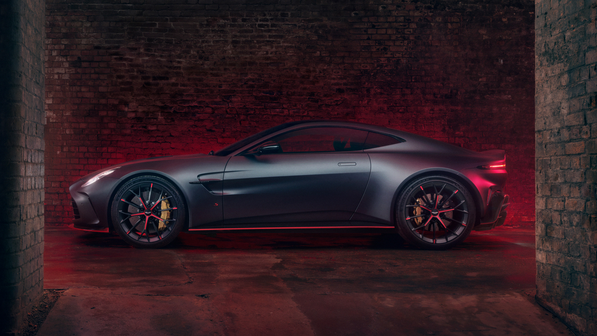 Aston Martin Vantage S