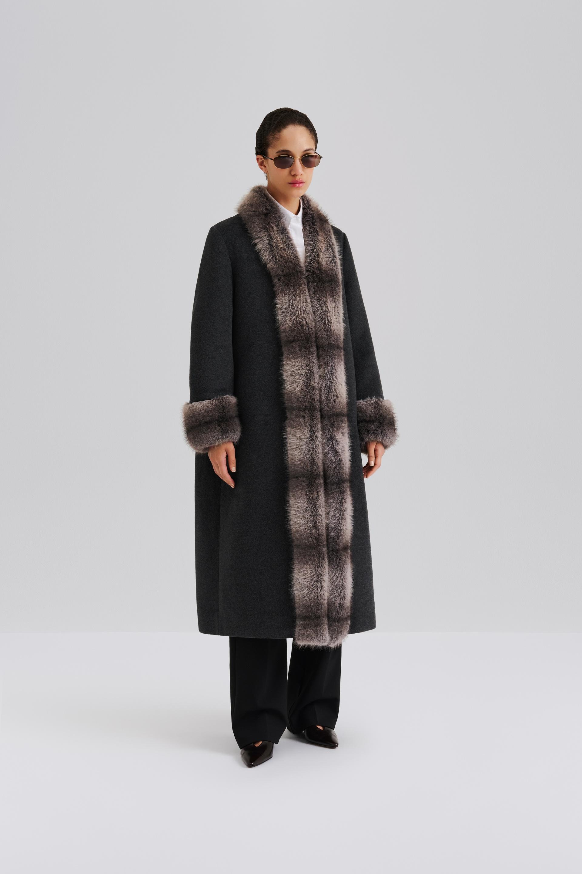 Malina, Anouk Yve Coat