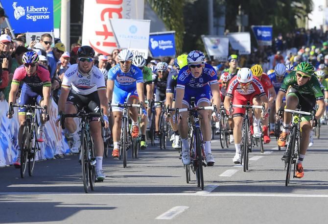 Mark Cavendish (Omega Pharma-Quickstep) beats Demare to the line