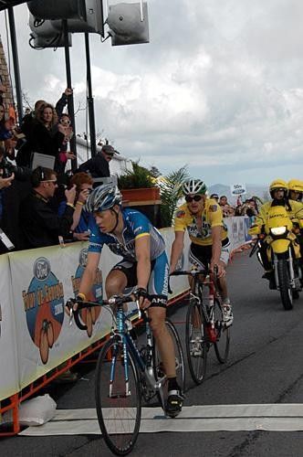 Tom Danielson (Discovery) pips Floyd Landis (Phonak)