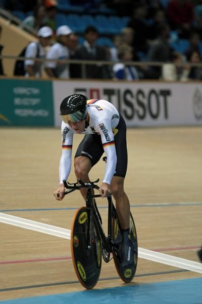 Nikias Arndt (Germany) gets up to speed in the individual pursuit.