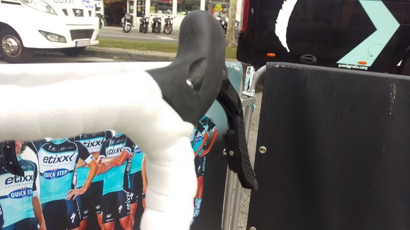 The FSA electronic group brake hoods.
