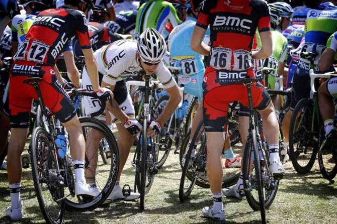 Philippe Gilbert (BMC) has a problem with his back wheel