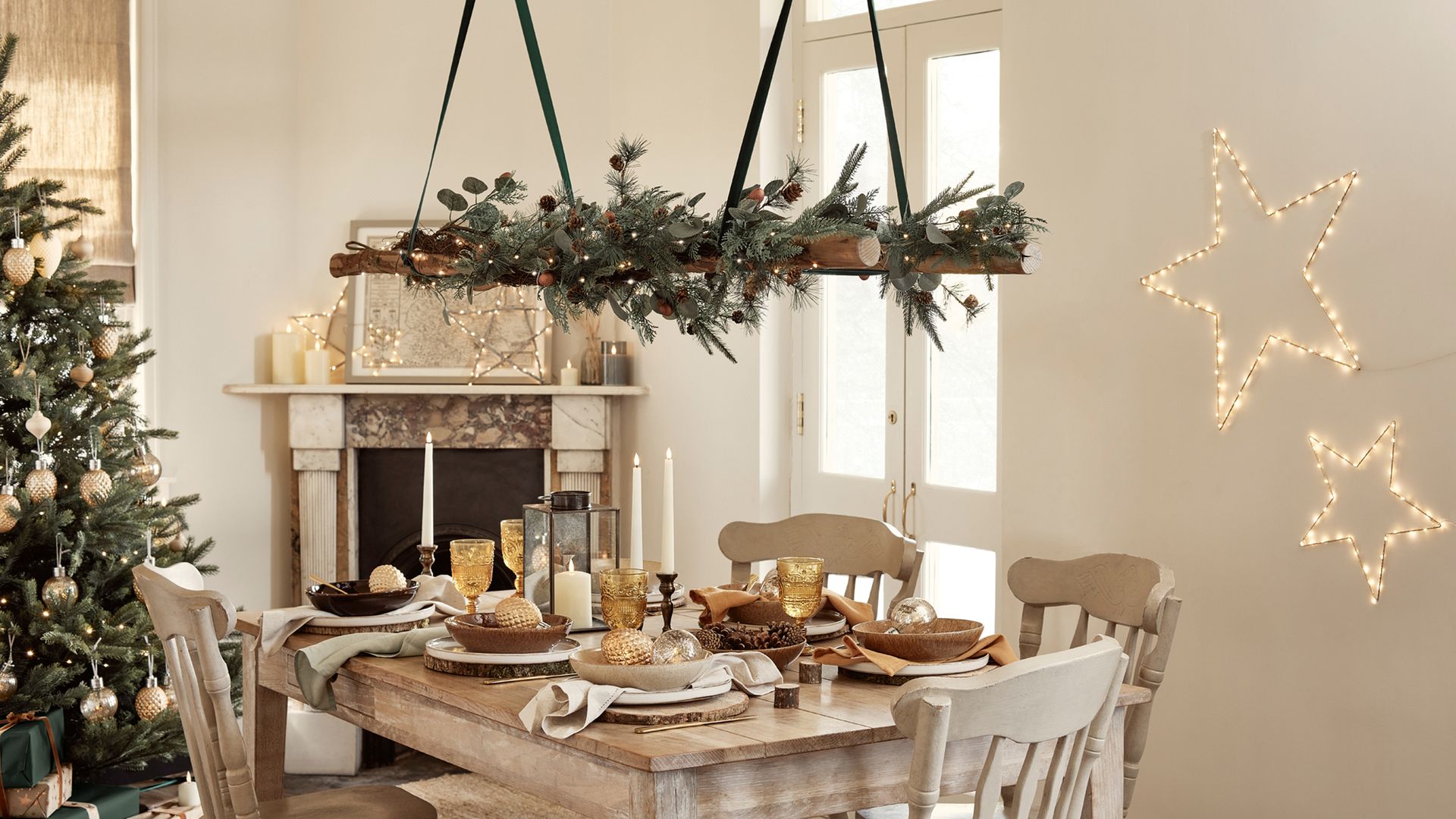 When to put up Christmas decorations, according to experts Real Homes