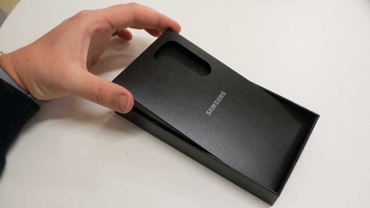 Samsung Galaxy S23 Ultra unboxing lid contents lift