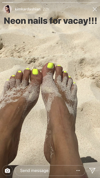 Toe, Foot, Leg, Sand, Barefoot, Nail, Footwear, Human body, Joint, Human leg,